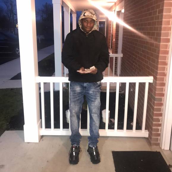 Meet your Posher, Chuck - Picture 1 of 1